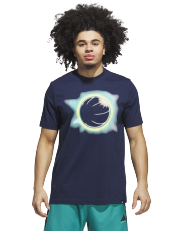In den Einkaufswagen Adidas Basketball Novelty Eclipsed Graphic Tee "Night Indigo" Adidas Basketball Novelty Eclipsed Graphic Tee "Night Indigo"
