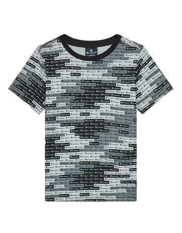 In den Einkaufswagen Champion Kids Legacy AOP Scrip Logo Crewneck T-Shirt Champion Kids Legacy AOP Scrip Logo Crewneck T-Shirt