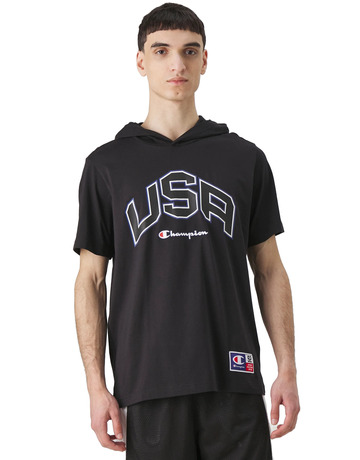 In den Einkaufswagen Champion Sport Lifestyle Basketball USA Logo Comfort Fit T-Shirt mit Kapuze "Black" Champion Sport Lifestyle Basketball USA Logo Comfort Fit T-Shirt mit Kapuze "Black"