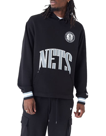 In den Einkaufswagen New Era NBA Brooklyn Nets Arch Graphic Oversized Pullover Hoodie New Era NBA Brooklyn Nets Arch Graphic Oversized Pullover Hoodie