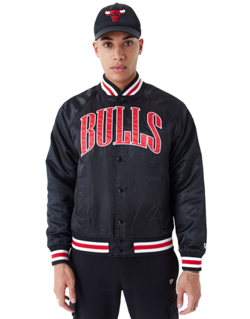 Neue Era NBA Chicago Bulls Applique Satin Bomber Jacke