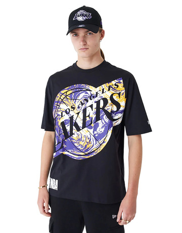 In den Einkaufswagen Neu Era NBA L.A Lakers All Over Print Infill Oversized T-Shirt Neu Era NBA L.A Lakers All Over Print Infill Oversized T-Shirt