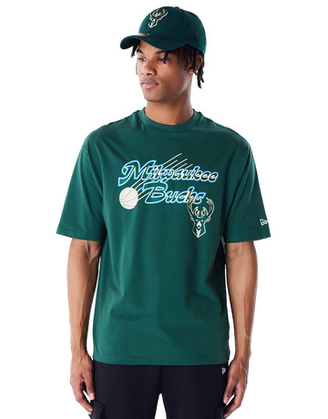 In den Einkaufswagen Neu Era NBA Milwaukee Bucks Script überdimensionales T-Shirt Neu Era NBA Milwaukee Bucks Script überdimensionales T-Shirt