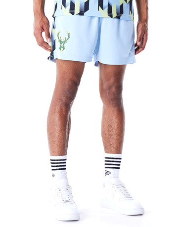 In den Einkaufswagen Neu Era NBA Milwaukee Bucks Fußball AOP Shorts Neu Era NBA Milwaukee Bucks Fußball AOP Shorts