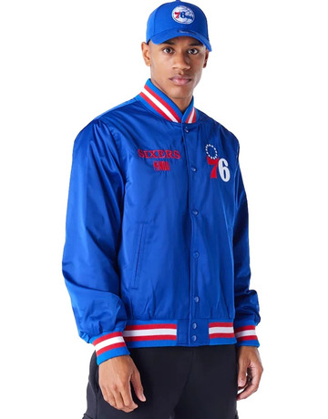 In den Einkaufswagen Neue Era NBA Philadelphia 76ers Satin Bomberjacke "Blue" Neue Era NBA Philadelphia 76ers Satin Bomberjacke "Blue"