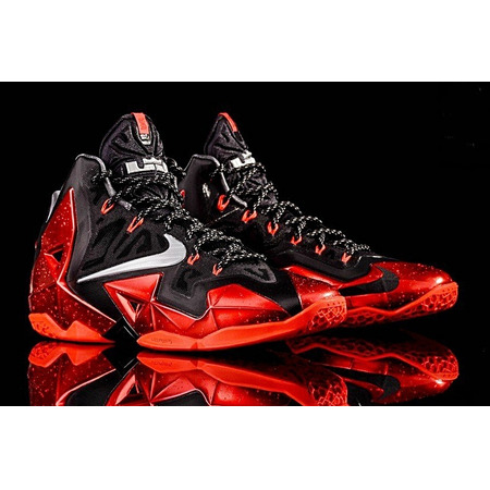 Lebron XI "Away" (001/schwarz/rot)