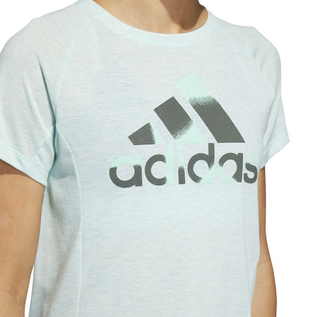 Adidas Boxy Abzeichen von Sport Tee