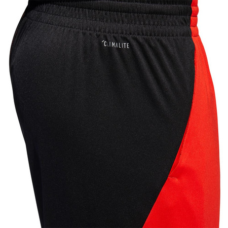 Adidas verkünden kurz