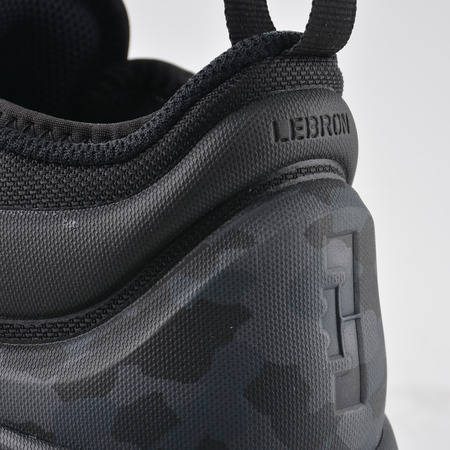 LeBron Witness II "Meraki" (011)