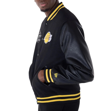 Neue Ära NBA LA Lakers Patch Varsity Jacket "Black"
