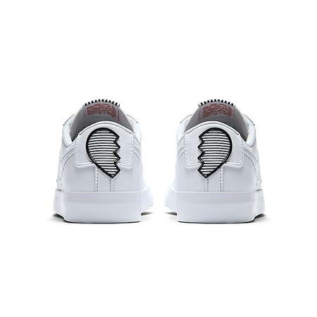 Nike Blazer Low SE LX W "Falling in Love" (100)