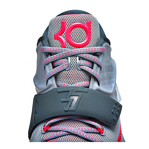 KD VII "Calm Before The Storm" (060/gris/fuxia)