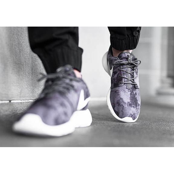 Nike Roshe One Print (017/darkgrey/blanco/grau)