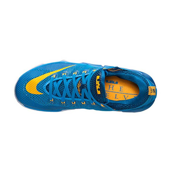 Lebron XII Niedrige "Entourage" (484/Foto blau/gold/gym bl)