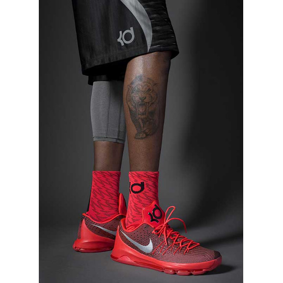 KD 8 "V-8" (610/bright crimson/blanco/negro)