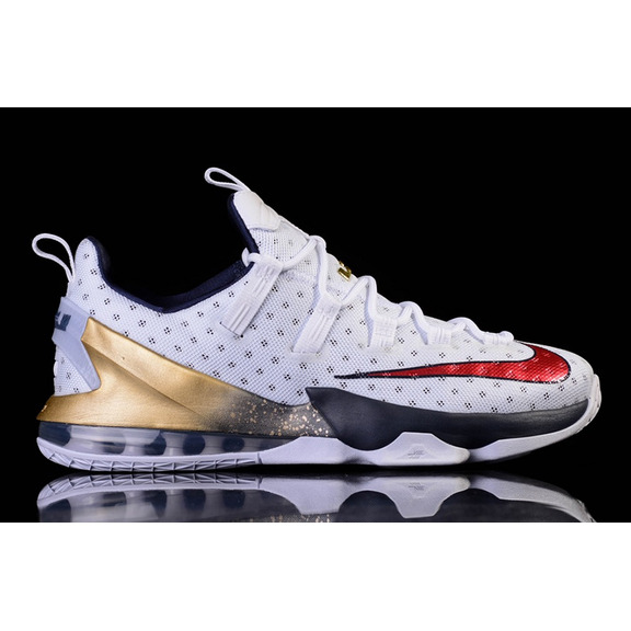 Lebron XIII Low "USA" (164/white/Universität rot/obsidian)
