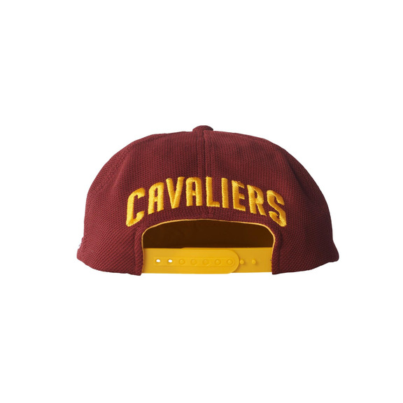 Adidas NBA Gorra Flat Cap Cavaliers (Burdeos/weiß/gelb)