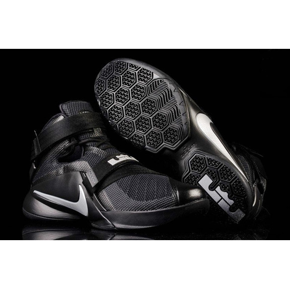 Nike Zoom LeBron Soldier 9 "Dark Knight" (001/negro/plata)