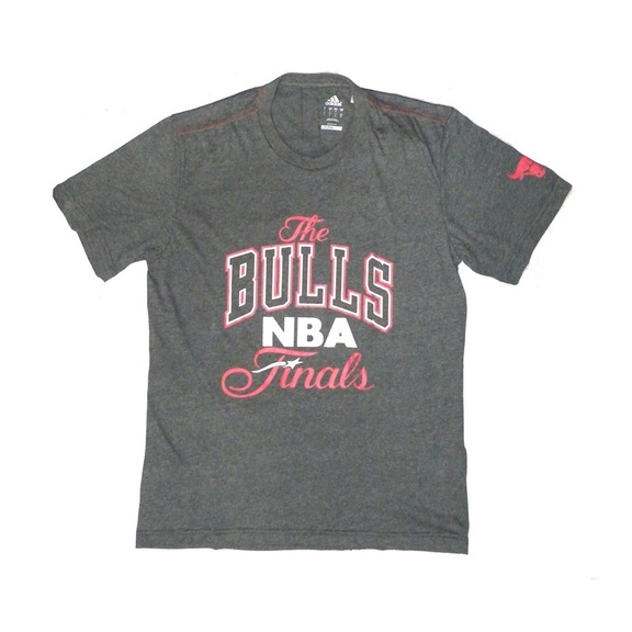 Adidas Camiseta GFX Player Time Chicago Bulls (gris)