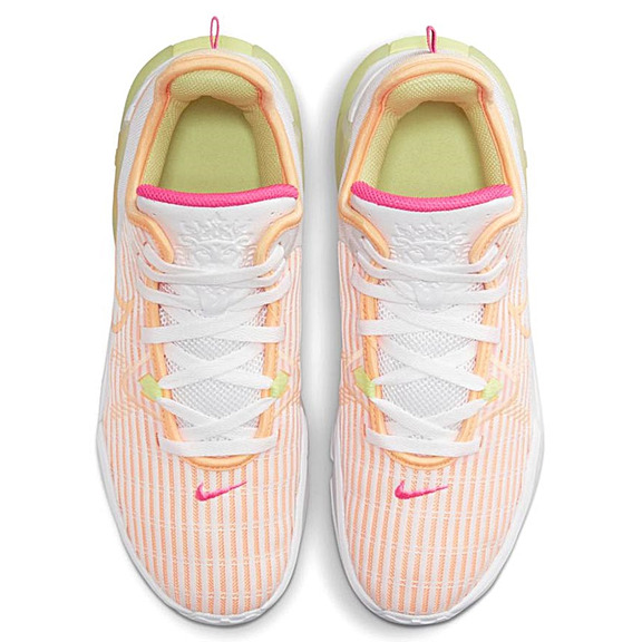 LeBron Witness 6 "Liebe Farbe"