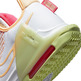 LeBron Witness 6 "Liebe Farbe"